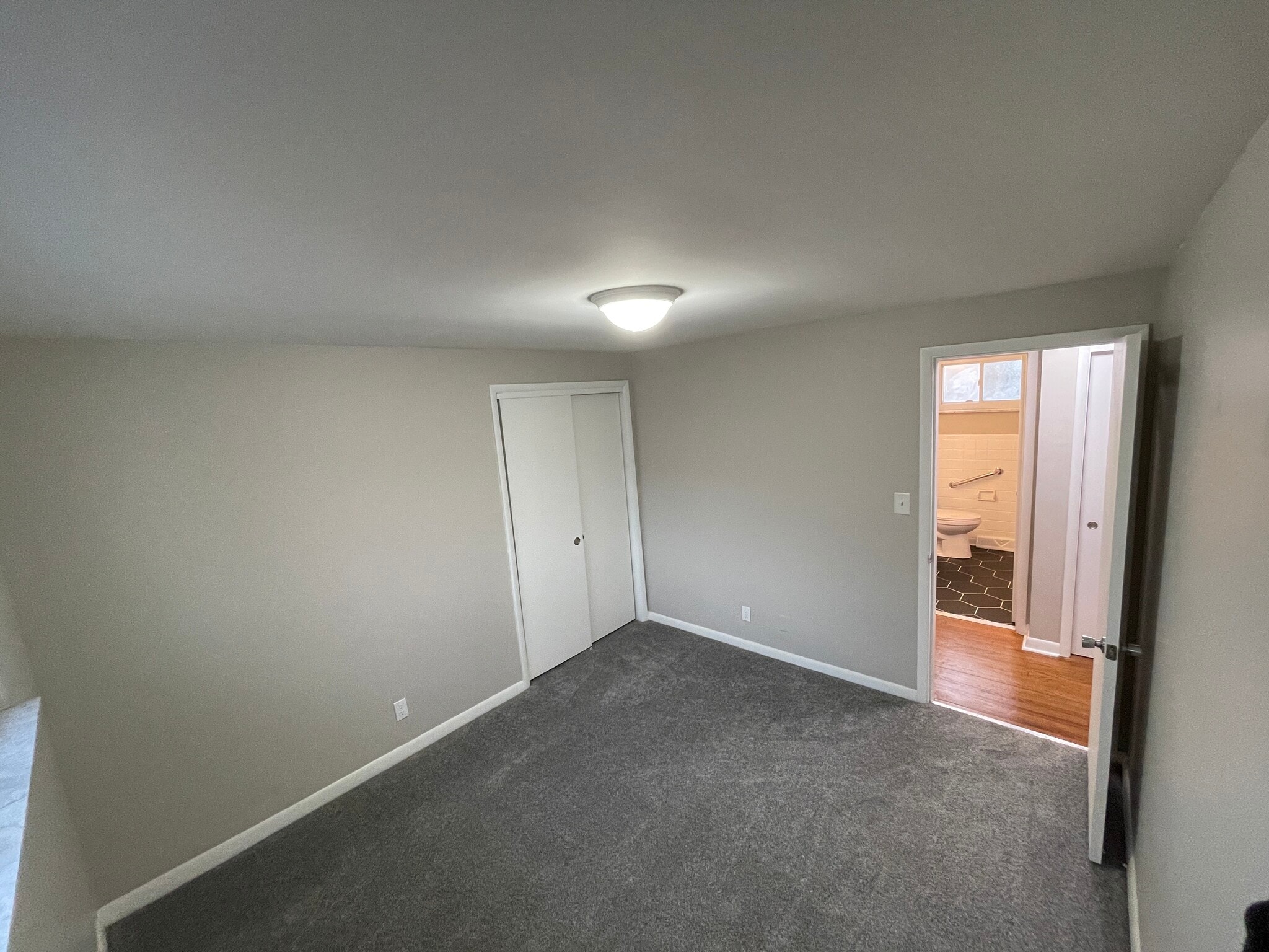 Building Photo - 7725 Bowen Ave