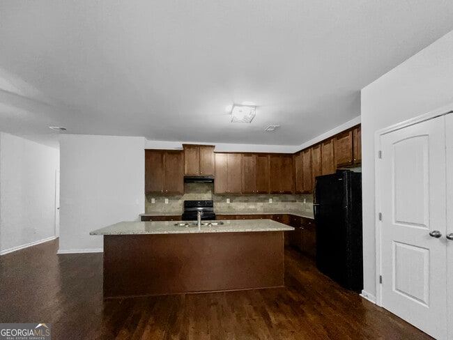 Building Photo - 202 Daisy Cir