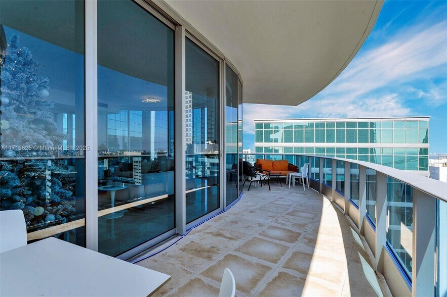 Building Photo - 200 Biscayne Boulevard Way