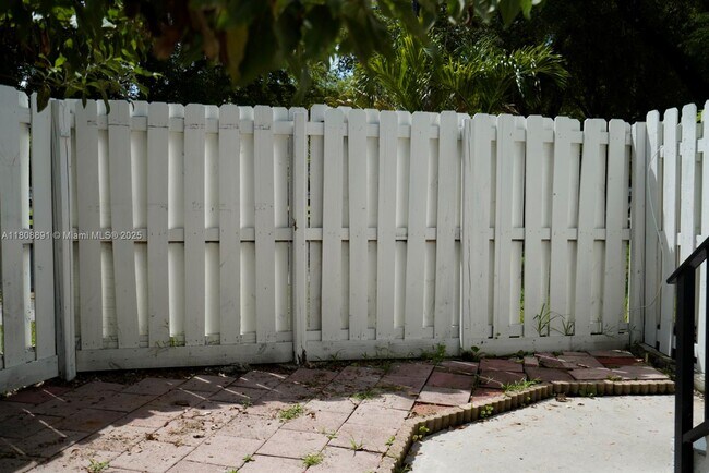 Building Photo - 15402 SW 85th Terrace