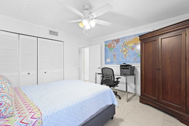 Building Photo - 5172 SE Club Way