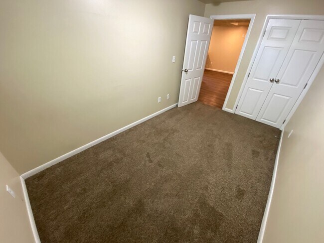 Building Photo - Spencer