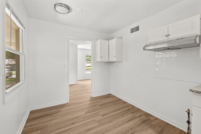 Building Photo - Charming 2 Bedroom, 2 Bathroom house