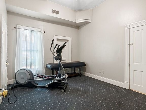 Building Photo - 250 N Main St