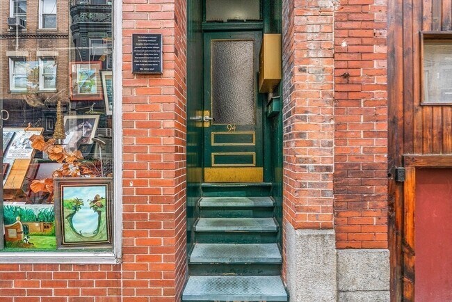 Building Photo - 94 Prince St