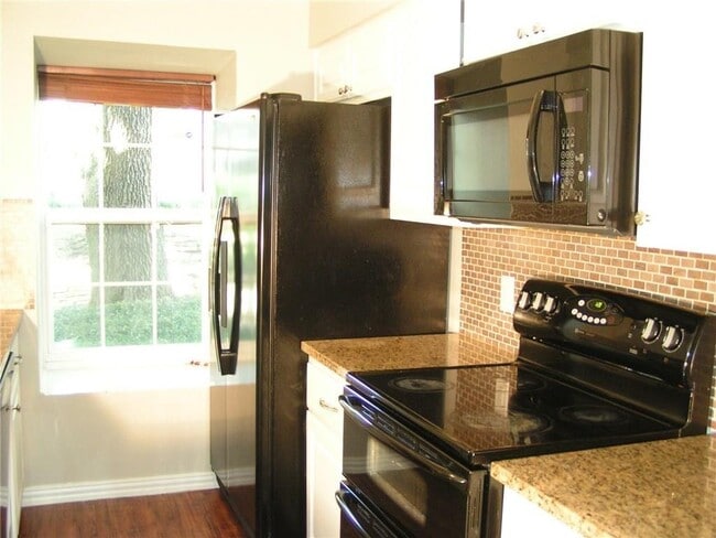 Building Photo - 6627 Valleyside Rd