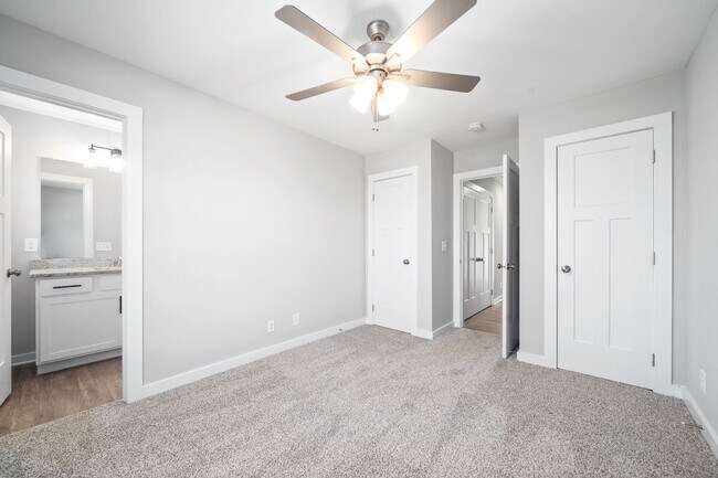 Building Photo - 424 Barry Dr