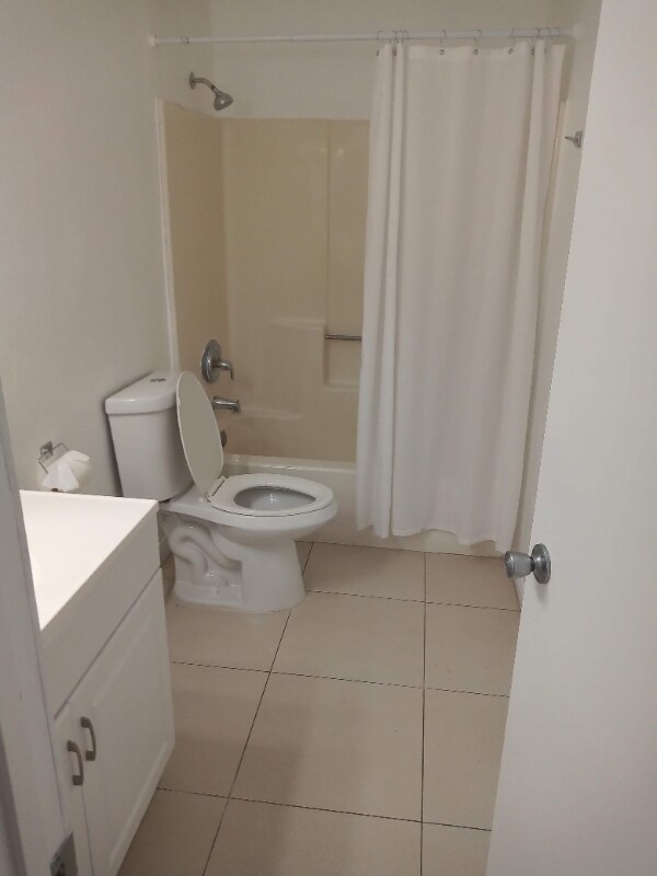 Building Photo - 9591 Palm Dr