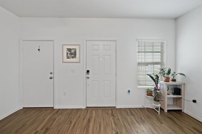 Building Photo - 7116 Spirit Hill Rd