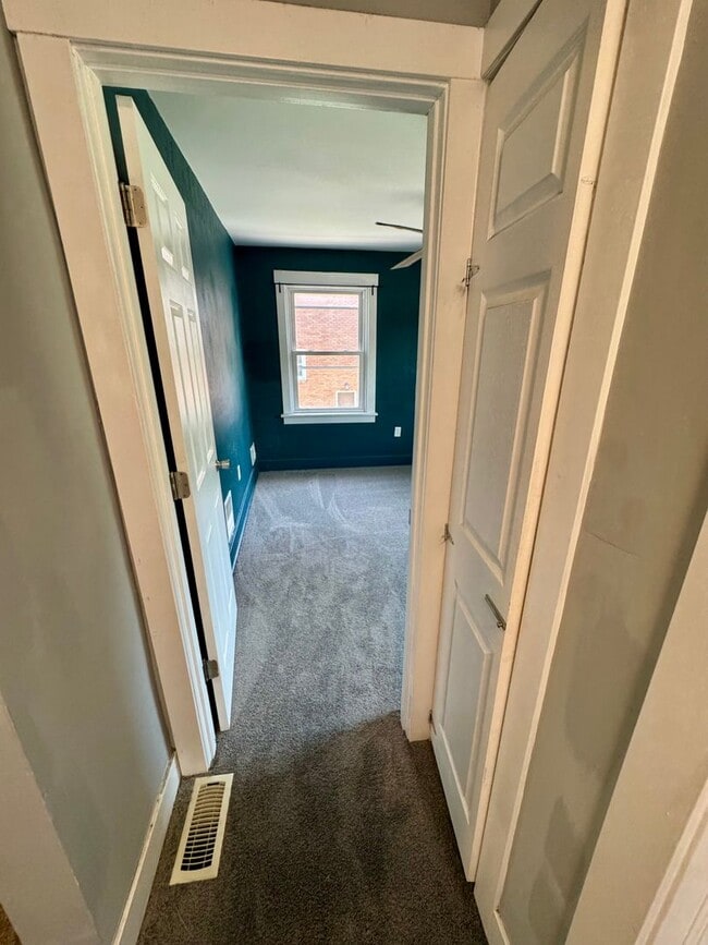 Building Photo - Open Concept 3 Bed 1.5 Bath in Swissville!