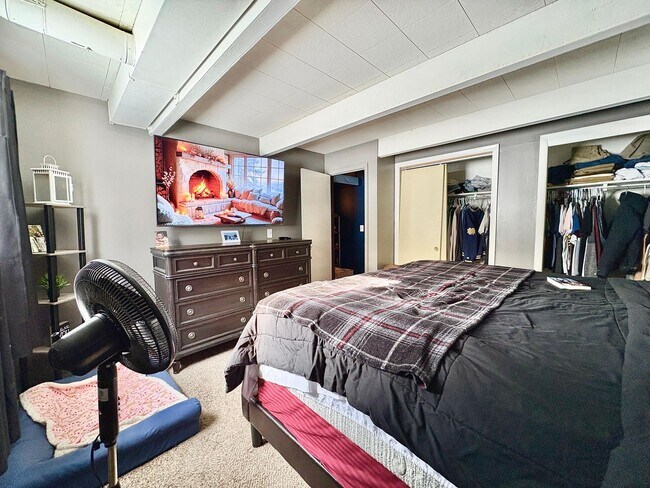 Building Photo - Twyckenham Hills Gem – 4BR with Lower Level Family Suite