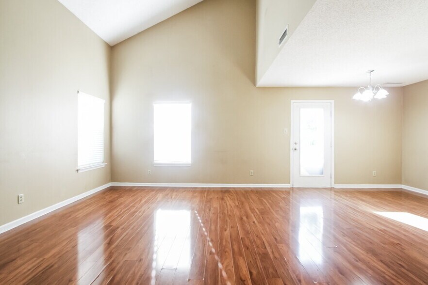 Building Photo - 10548 Glenayr Dr