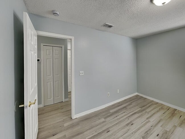 Building Photo - 2020 Royal Bay Blvd