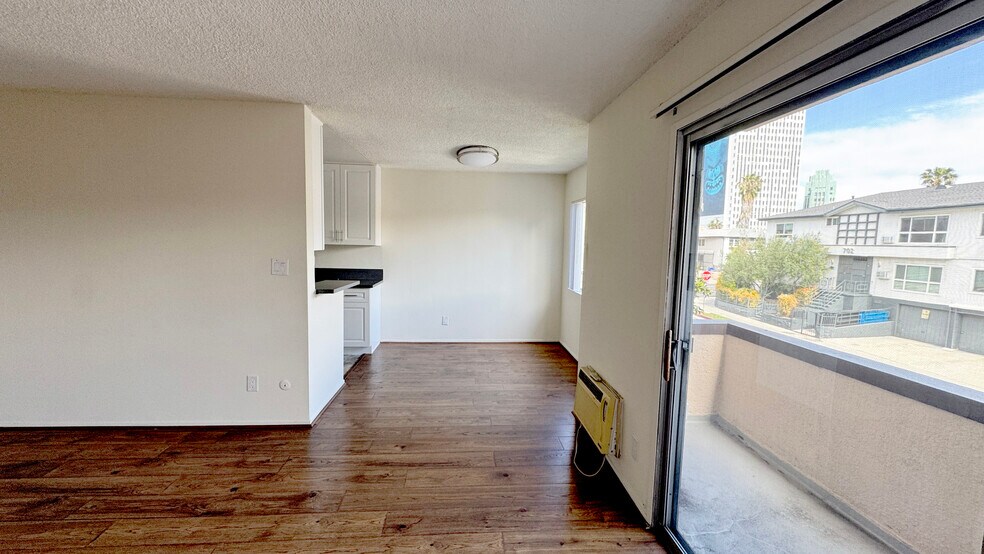 Building Photo - 701 S St Andrews Pl