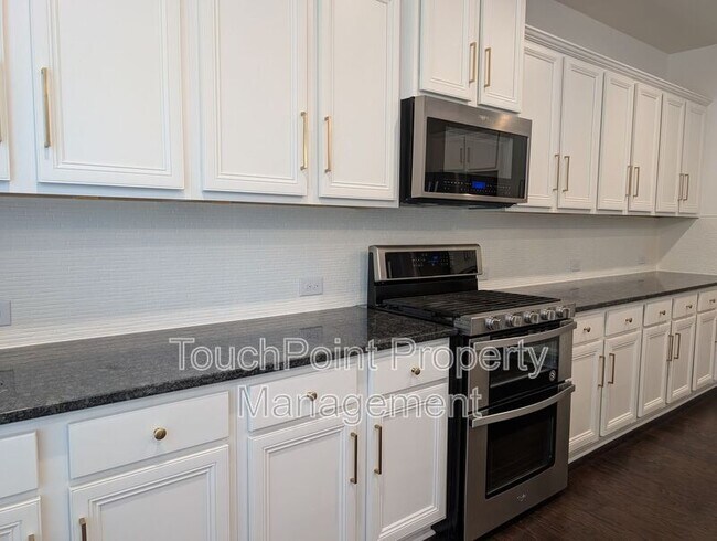 Building Photo - 5906 Fenway Dr