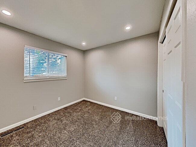 Building Photo - 5424 Del Rey Dr