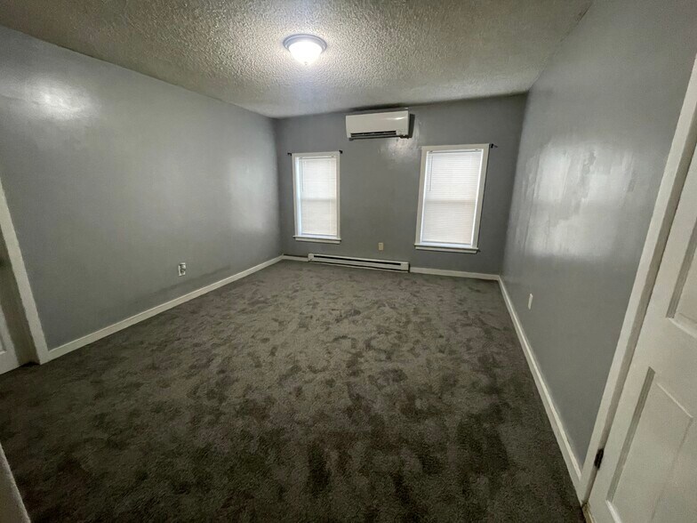 Building Photo - 93 Whipple St