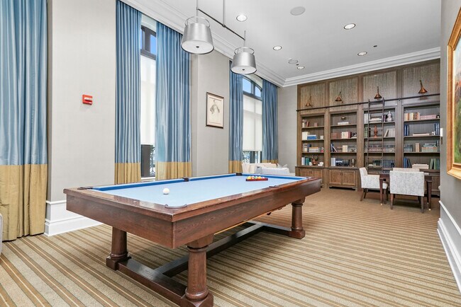 Building Photo - 2550 N Lakeview Ave