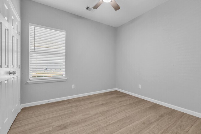 Building Photo - 4905 Paula St