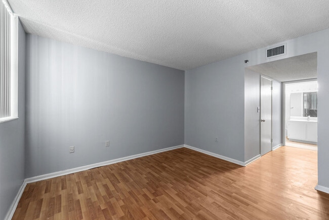 Building Photo - 210 174th St