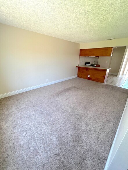 Building Photo - 1324 W Winn Dr