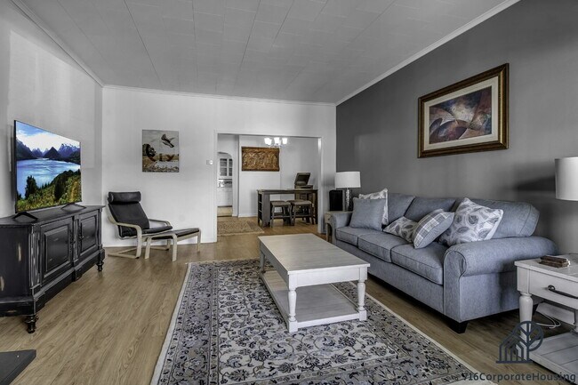 Building Photo - Furnished 2-Bedroom First-Floor Apartment Near Elmwood Village