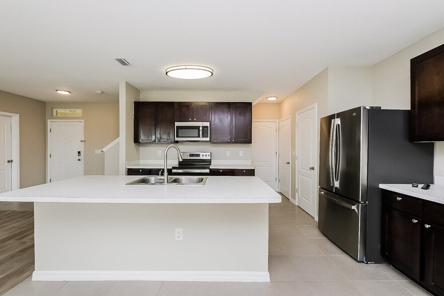 Building Photo - 10430 Whispering Hammock Dr