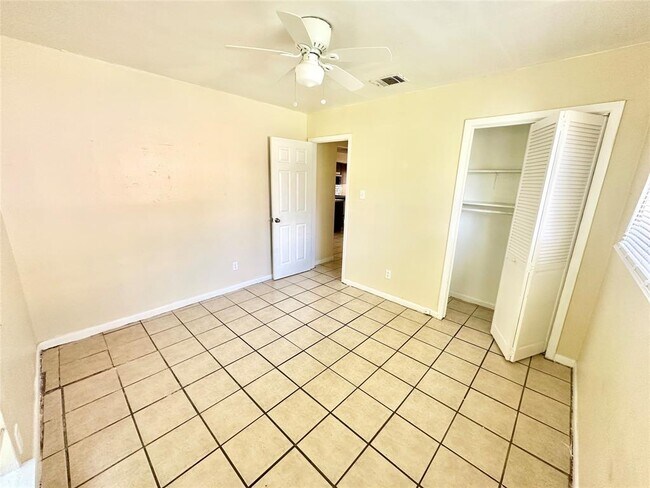 Building Photo - 207 W William Cannon Dr