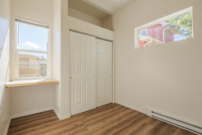 Building Photo - 303 Mountain View St