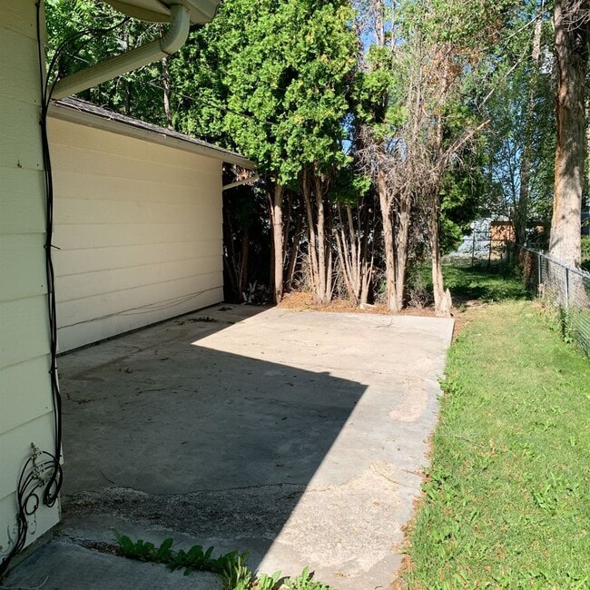 Building Photo - Beautiful Home in an Excellent Location!