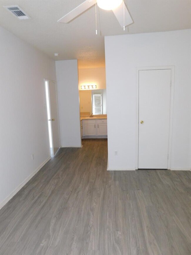 Building Photo - 12166 Metric Blvd