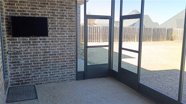 Building Photo - 1610 Sweetbriar Way