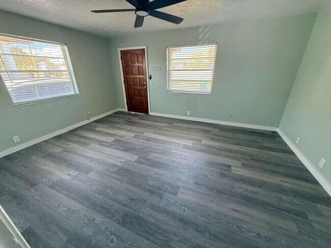 Building Photo - 140 Frazar Rd