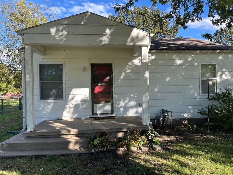 Primary Photo - 808 N Sheridan St