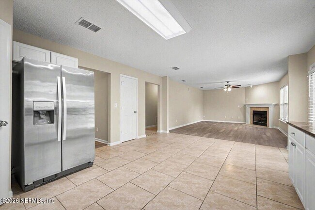 Building Photo - 133 Dragonfly Dr