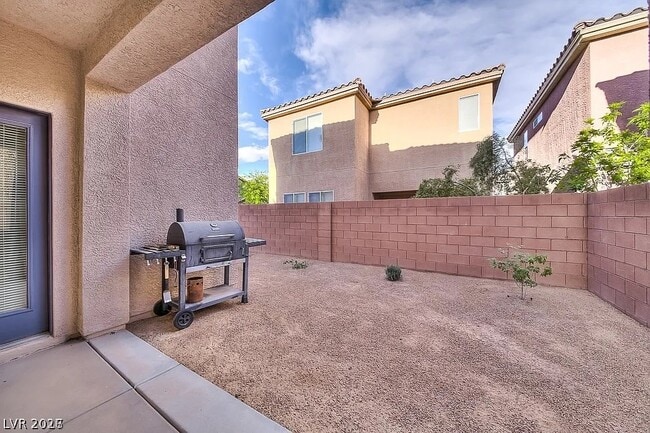 Building Photo - 10582 El Cerrito Chico St