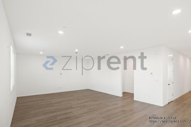 Building Photo - 861 Pipit St