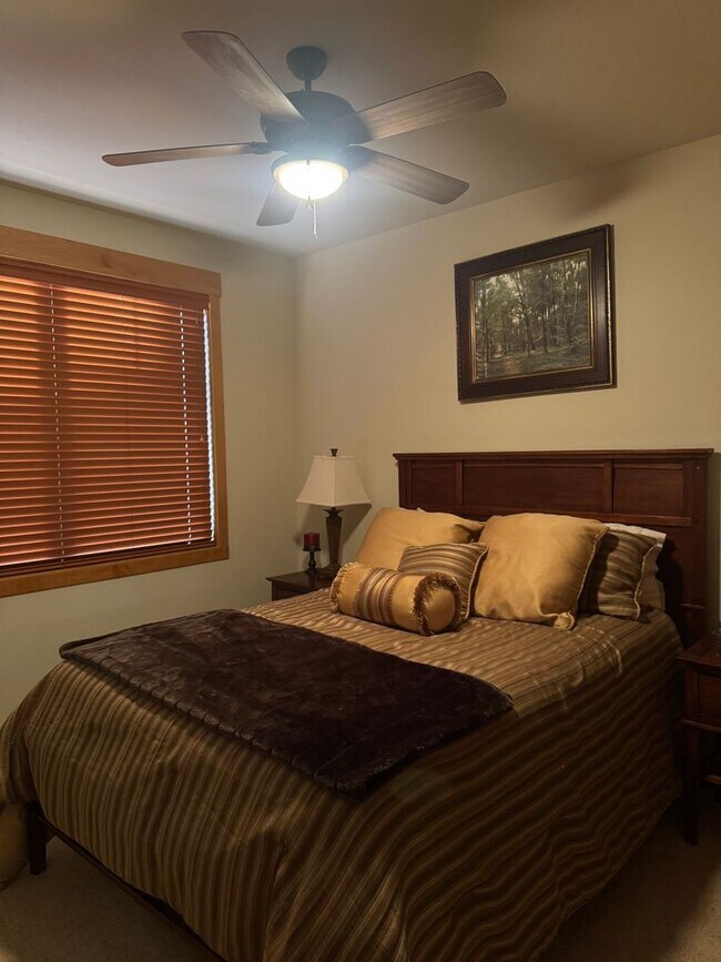 Building Photo - Luxury Fully Furnished 4BD/4BA Mountain Retreat with Hot Tub & Garage – Woodwinds #34, Mammoth Lakes