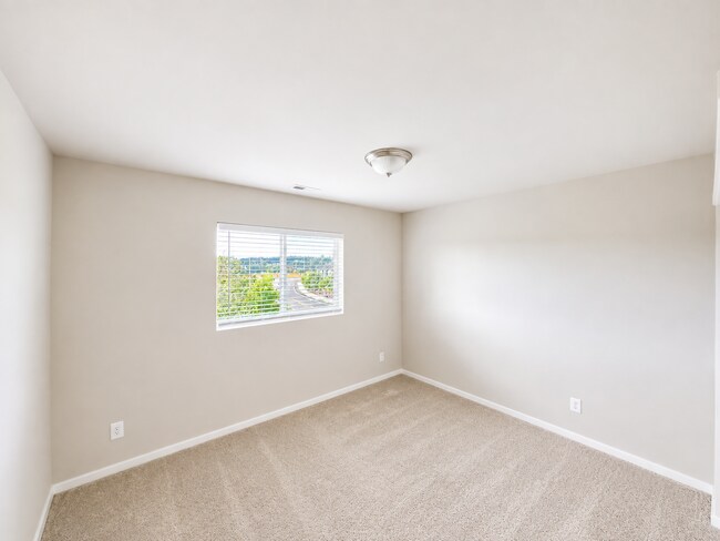 Building Photo - 18505 Alpine Way E