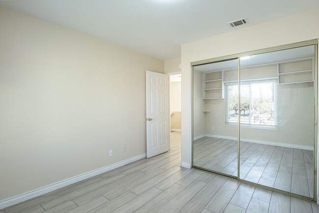 Building Photo - 3 bedrooms 2.5 bathrooms | Southwinds | Oxnard | Unfurnished