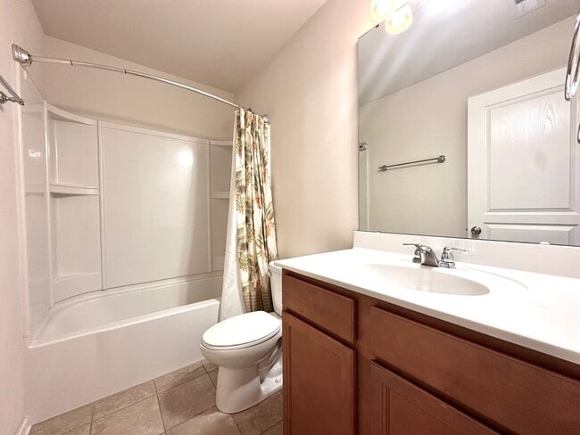 Building Photo - **MOVE IN SPECIAL!**Beautiful 3BR/2.5BA Home in Charlotte!