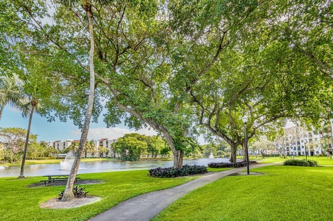 Building Photo - 1915 Lavers Cir