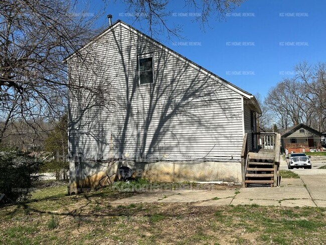 Building Photo - 4221 E 60 Terrace