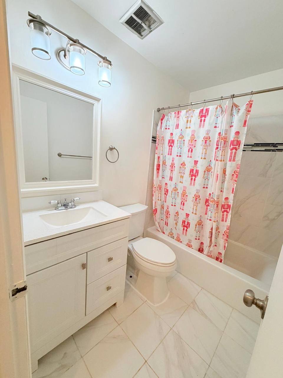 Building Photo - 4240 Embassy Dr