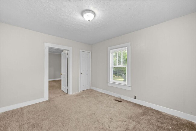 Building Photo - 3 bedroom 1 bath home for rent in Glencoe.