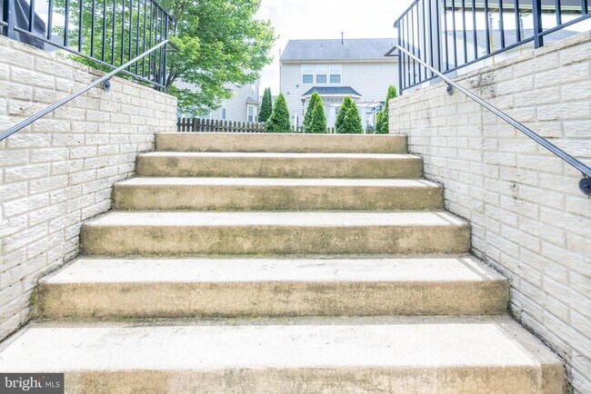 Building Photo - 8727 Raleigh Mews