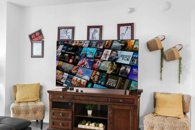 Building Photo - 1 SE 12th St