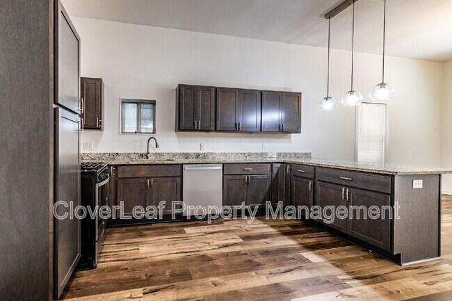 Building Photo - 105 Dewitt St