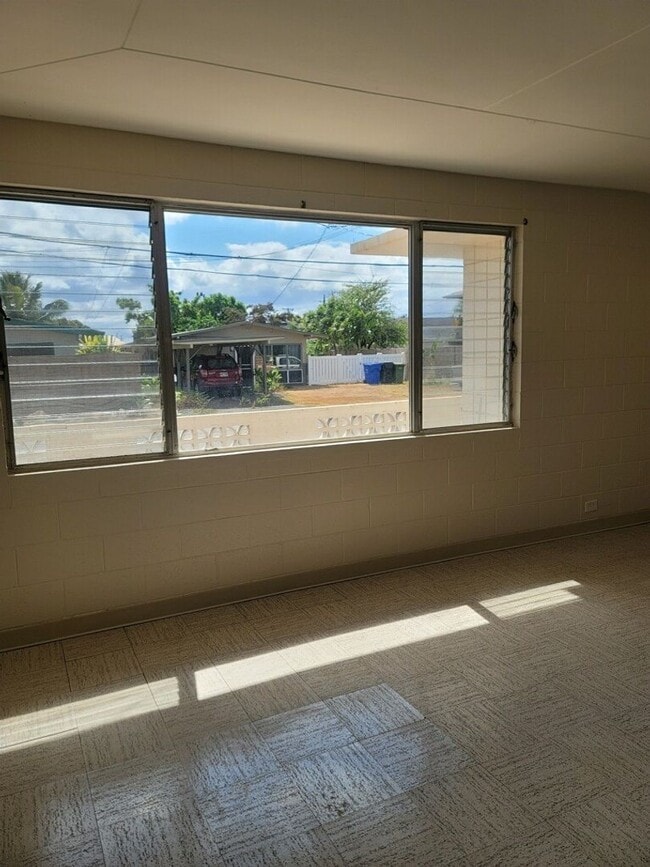 Building Photo - 3-Bedroom 2-bathroom