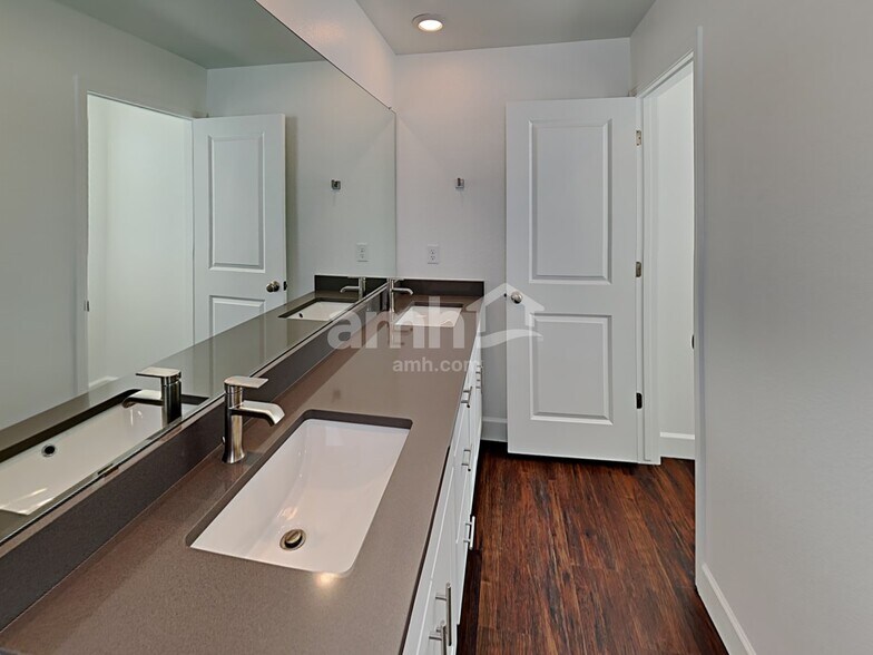 Building Photo - 15091 West 82nd Place